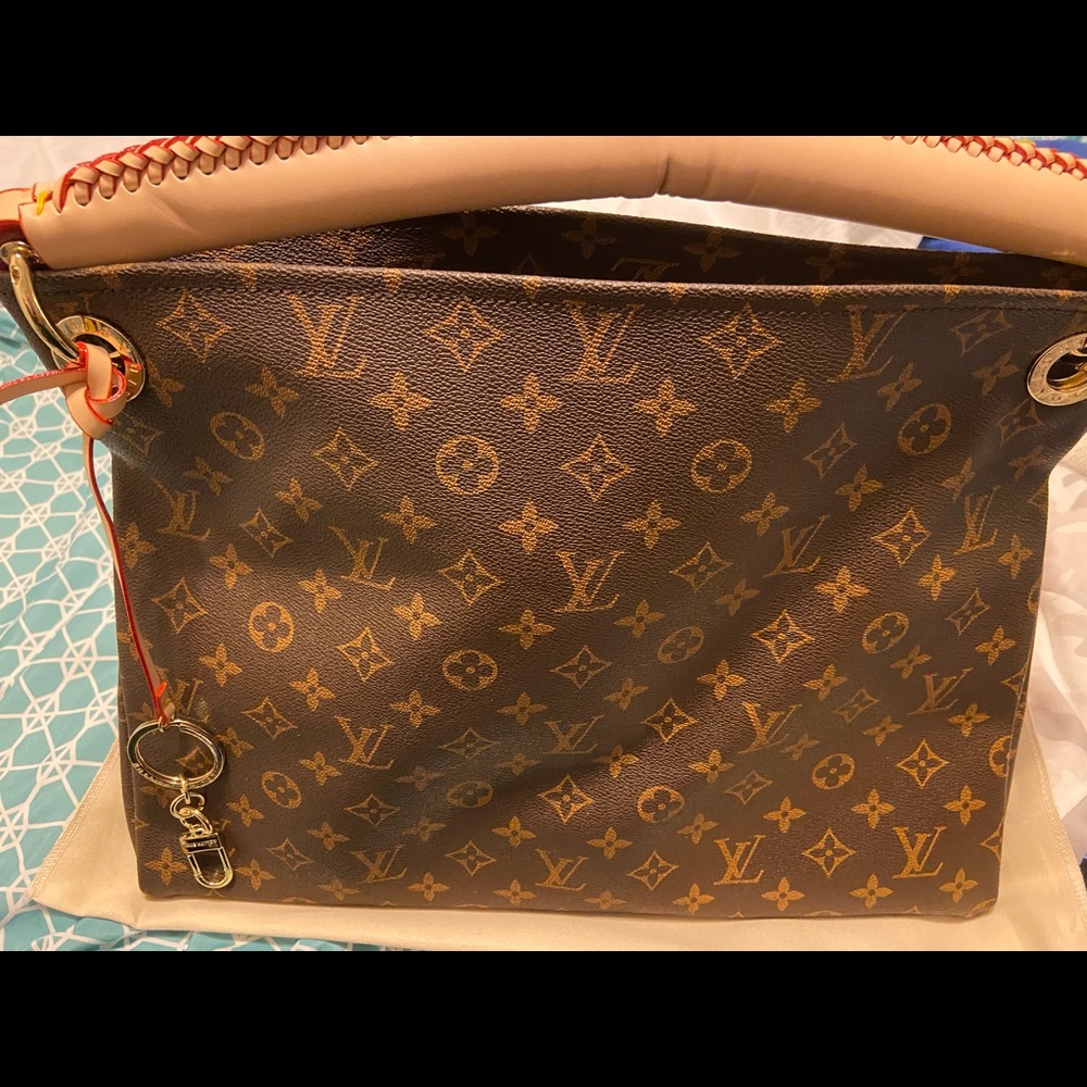 Louis Vuitton Artsy Bag